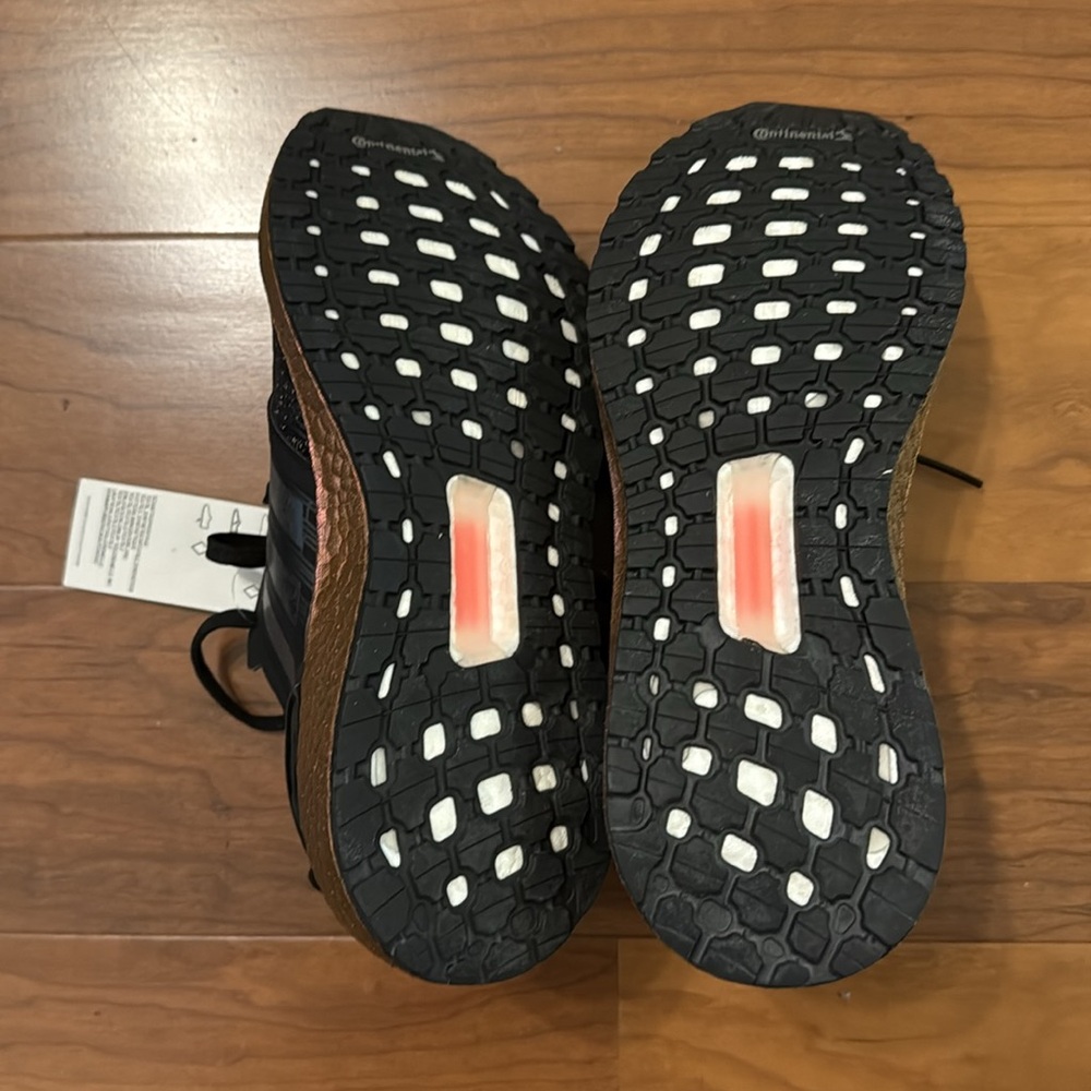 Adidas Black and purple Ultraboost 20 big kids size 6.5, Women size 8-8.5 - Picture 3 of 5